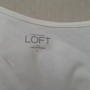 LOFT Tops - Beautiful Loft feminine soft-lite blouse LOFT Tops - Beautiful Loft feminine soft-lite blouse